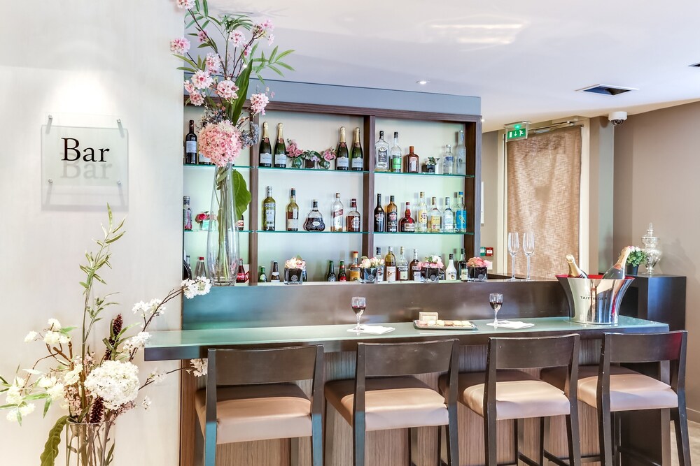 Hotel Bar