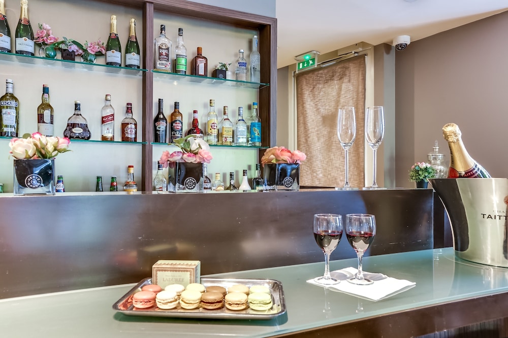 Hotel Bar