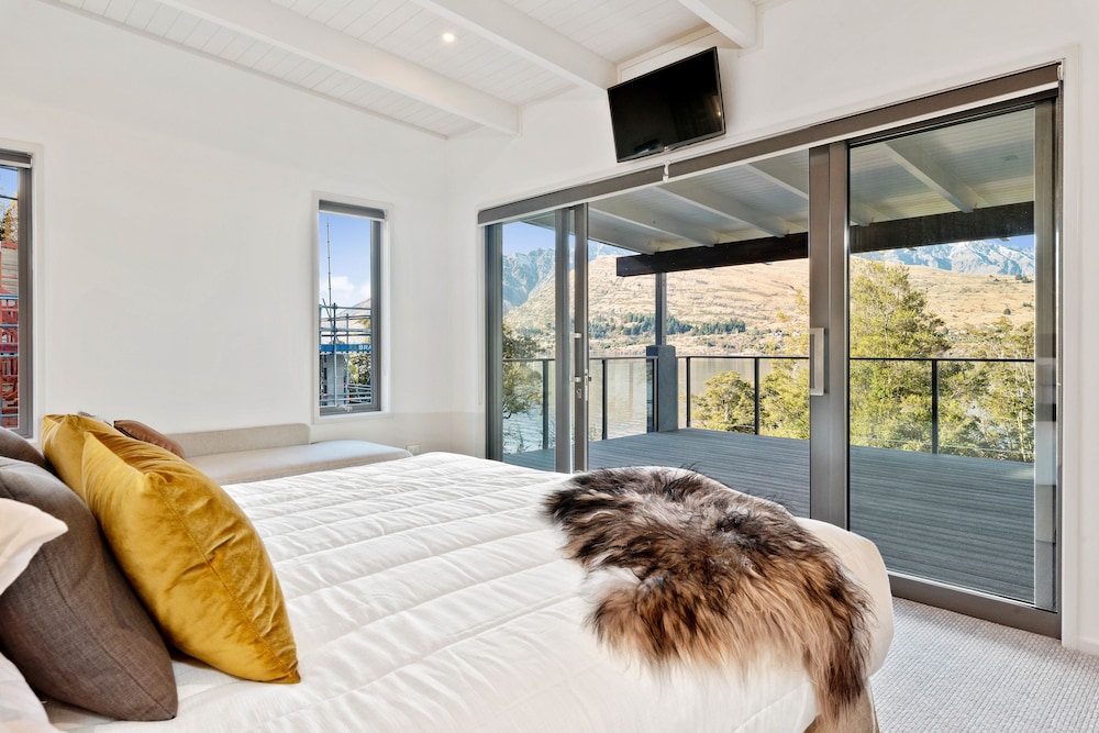 The Rees Residence - Guestroom