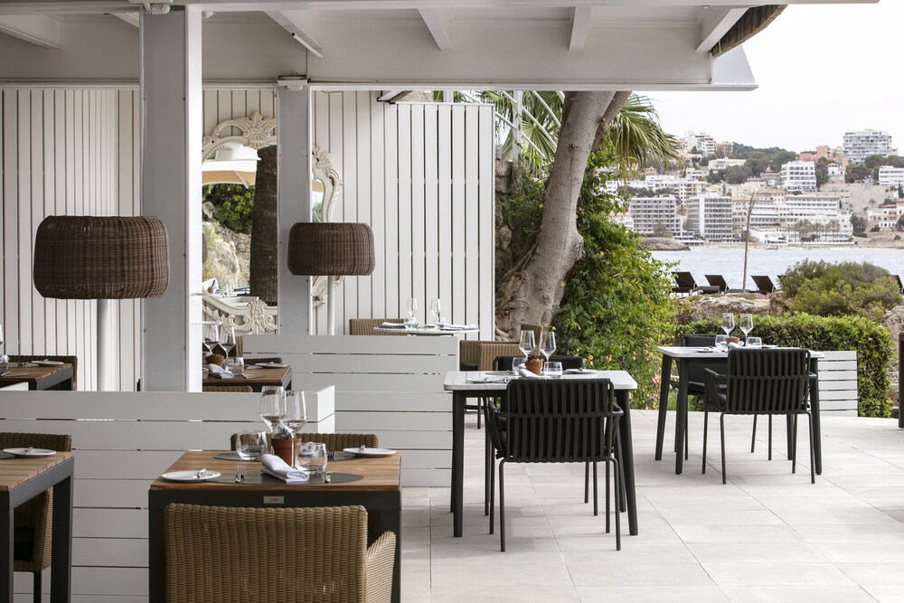 Poolside Bar