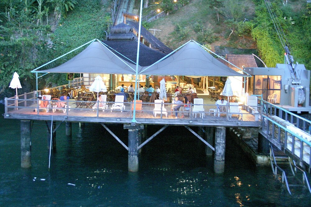 Hotel Bar
