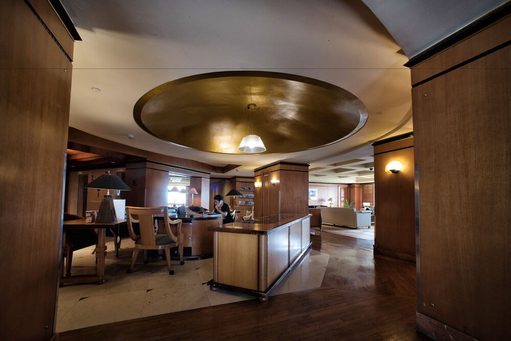 Executive Lounge