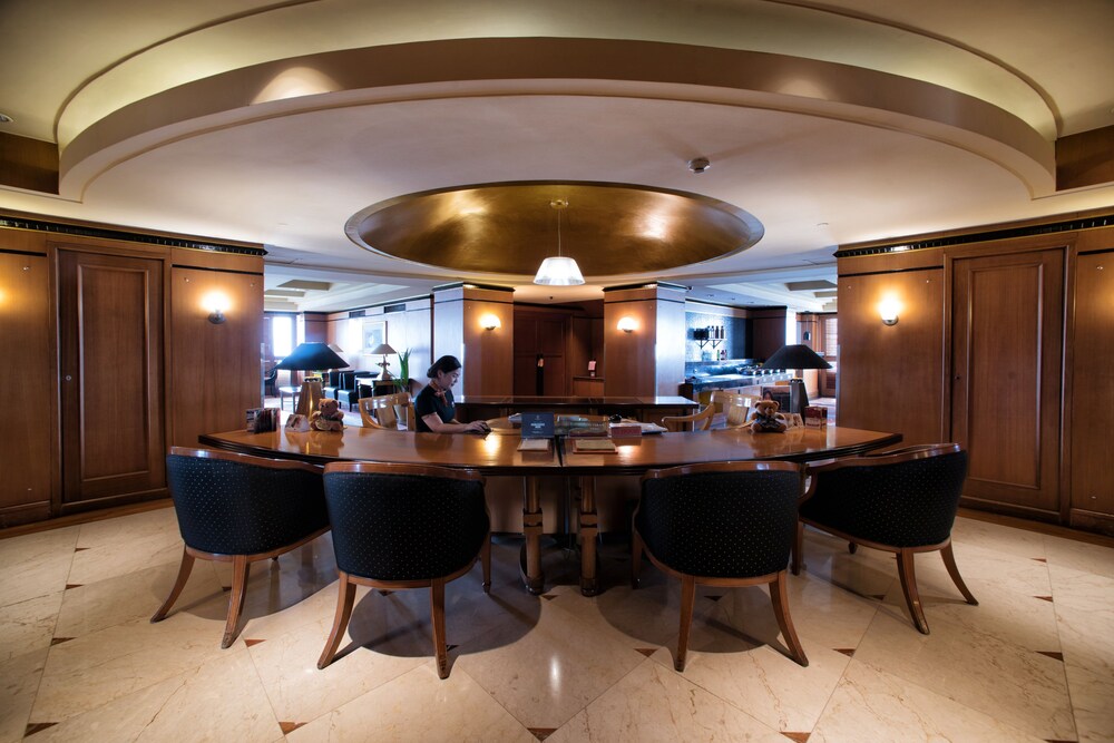 Executive Lounge