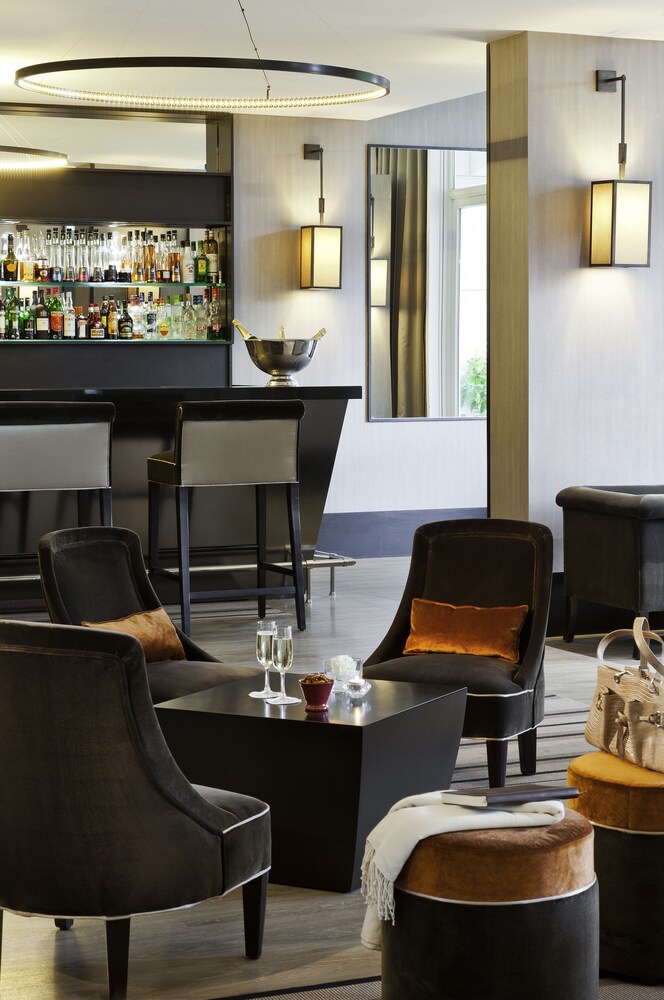 Hotel Bar