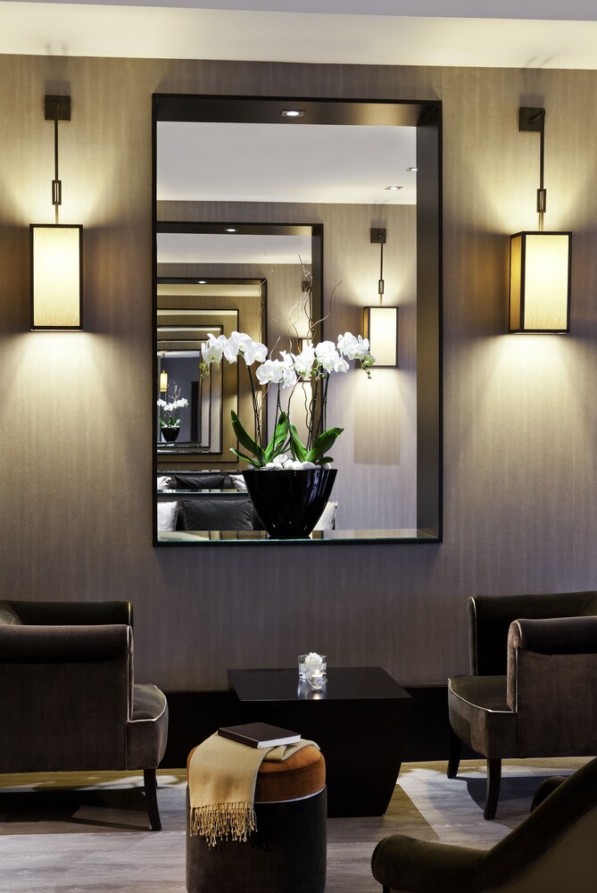 Hotel Lounge