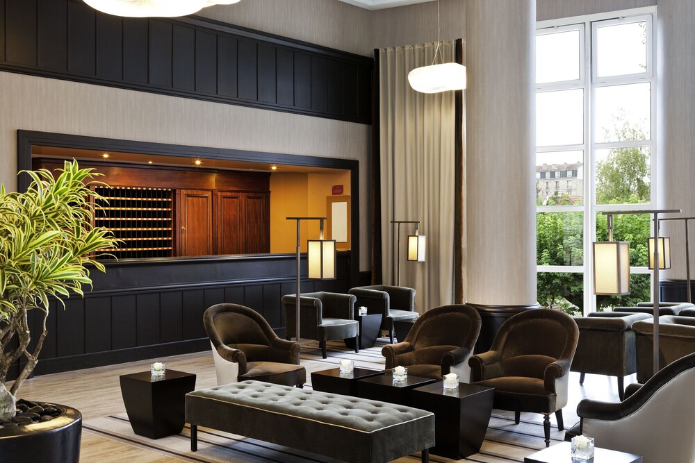 Hotel Lounge