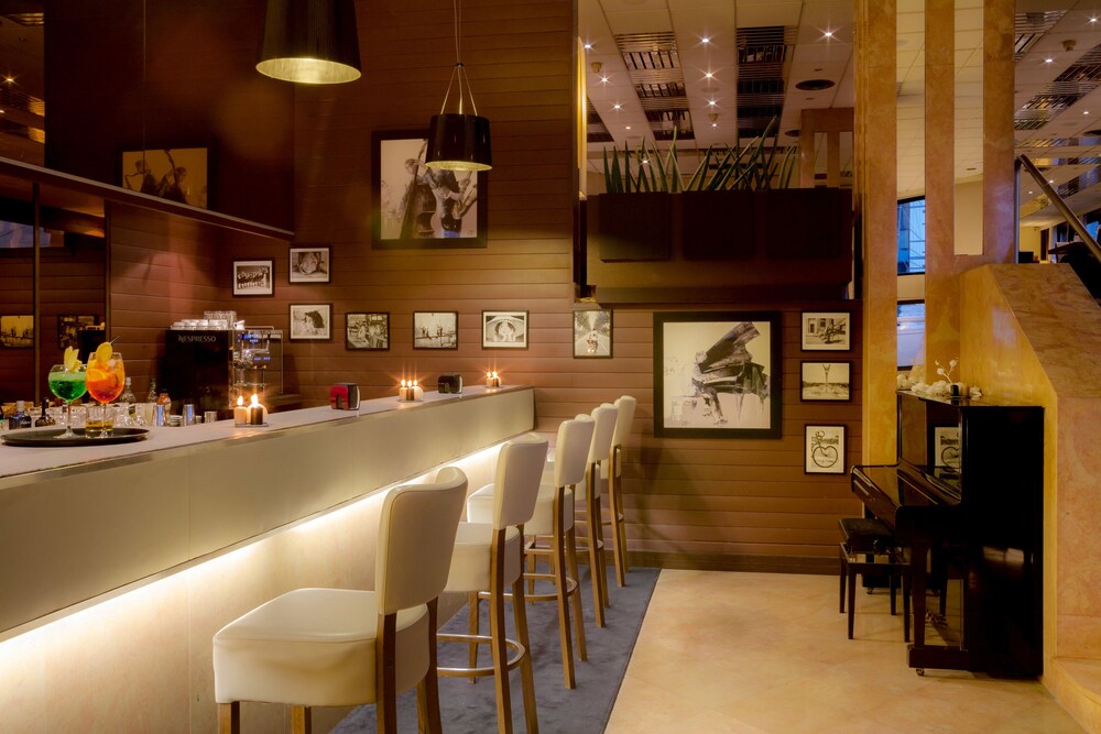 Hotel Bar
