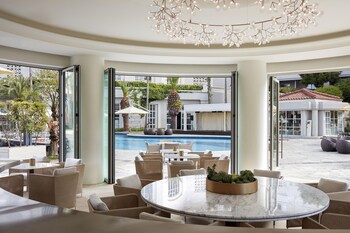 Poolside Bar