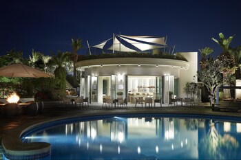 Poolside Bar