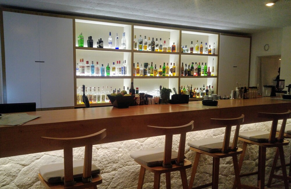Hotel Bar