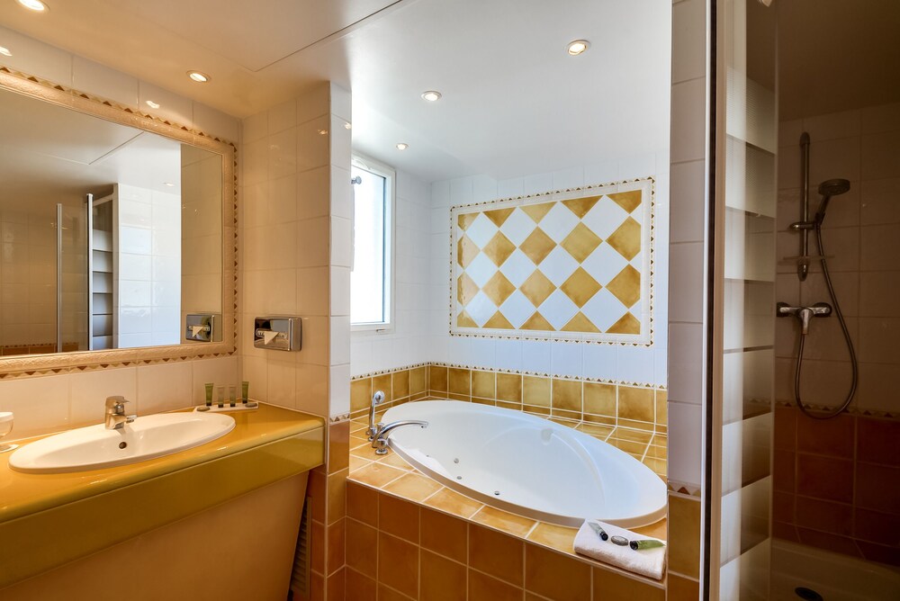 Bathroom, Villa Beaumarchais