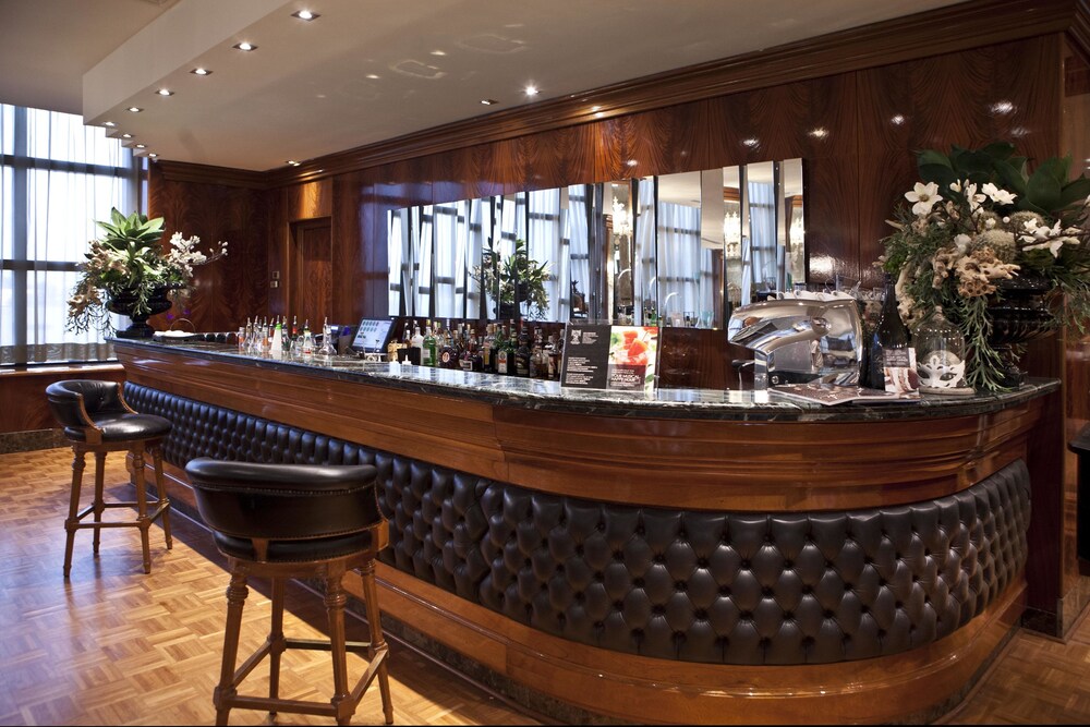 Hotel Bar