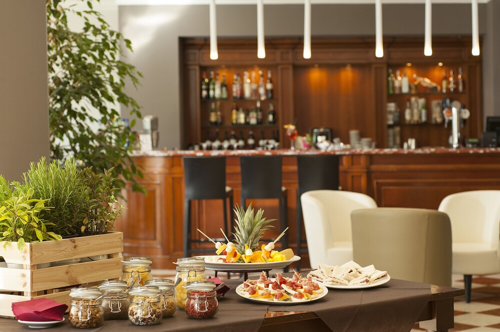 Hotel Bar