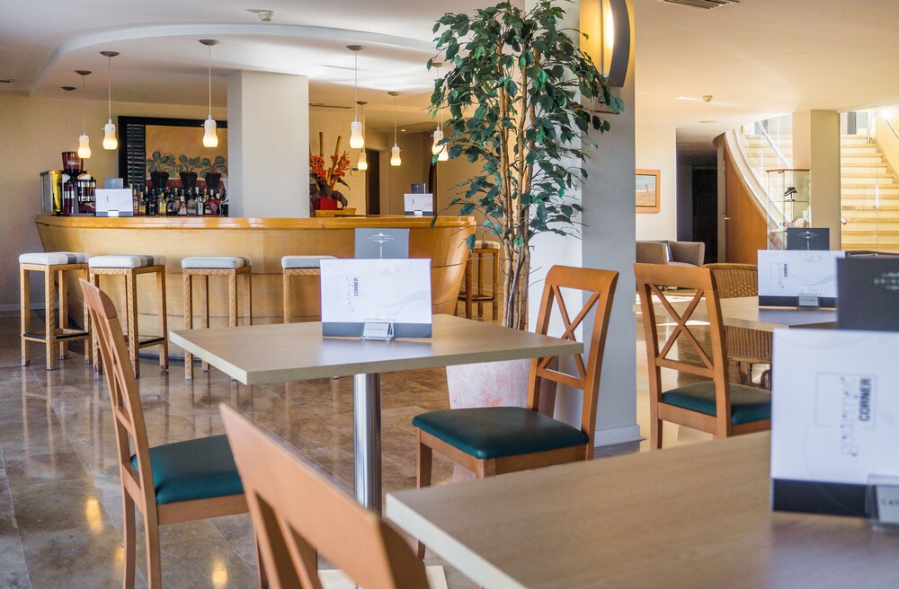 Hotel Bar