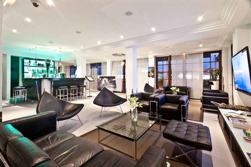 Hotel Lounge