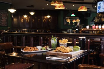 Hotel Bar
