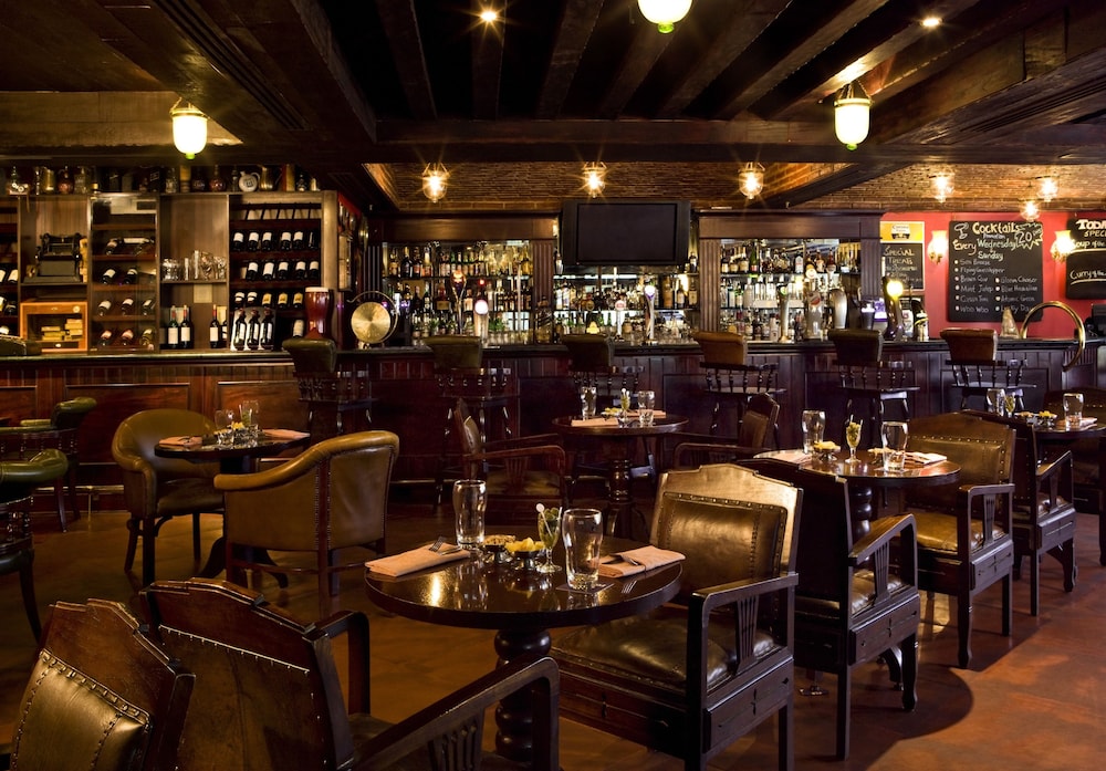 Hotel Bar