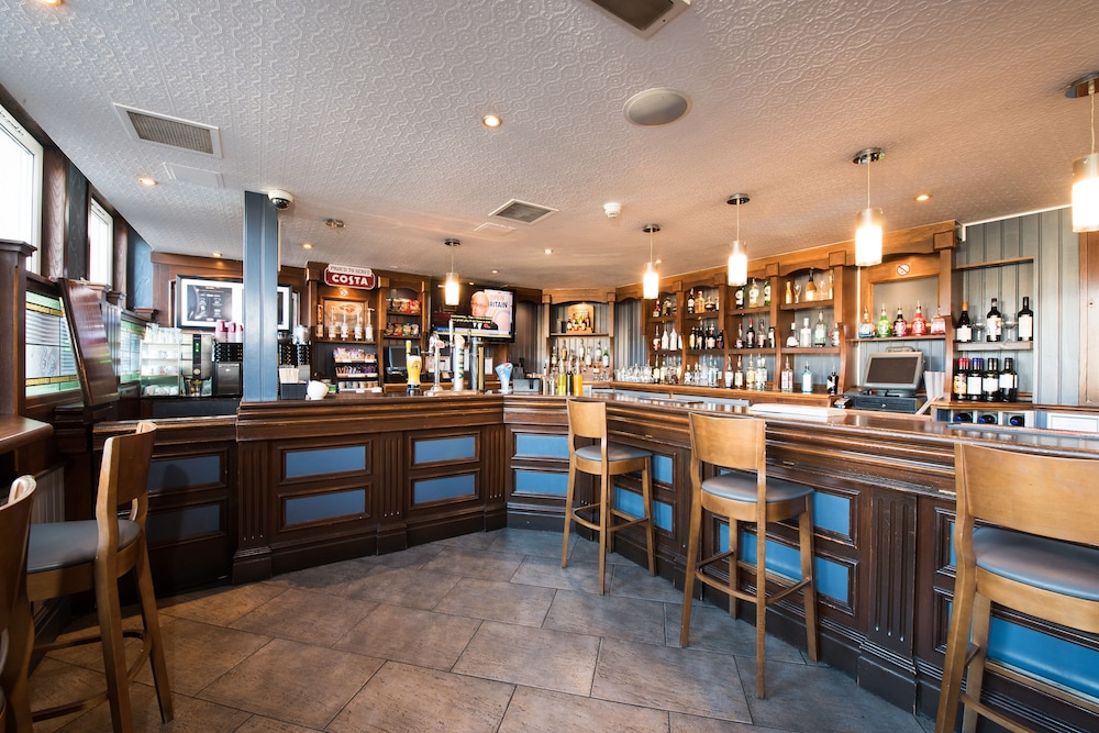 Bar (on property), Jurys Inn Edinburgh