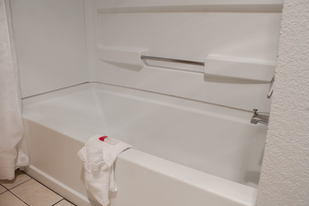 Deep Soaking Bathtub