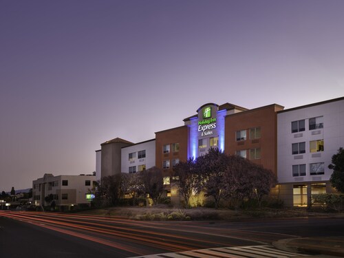 Holiday Inn Express Suites Belmont, an IHG Hotel