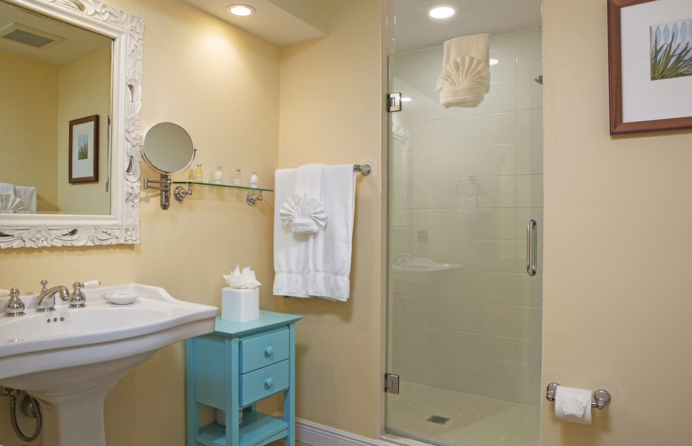 Bathroom, Tranquility Bay Beachfront Hotel and Resort