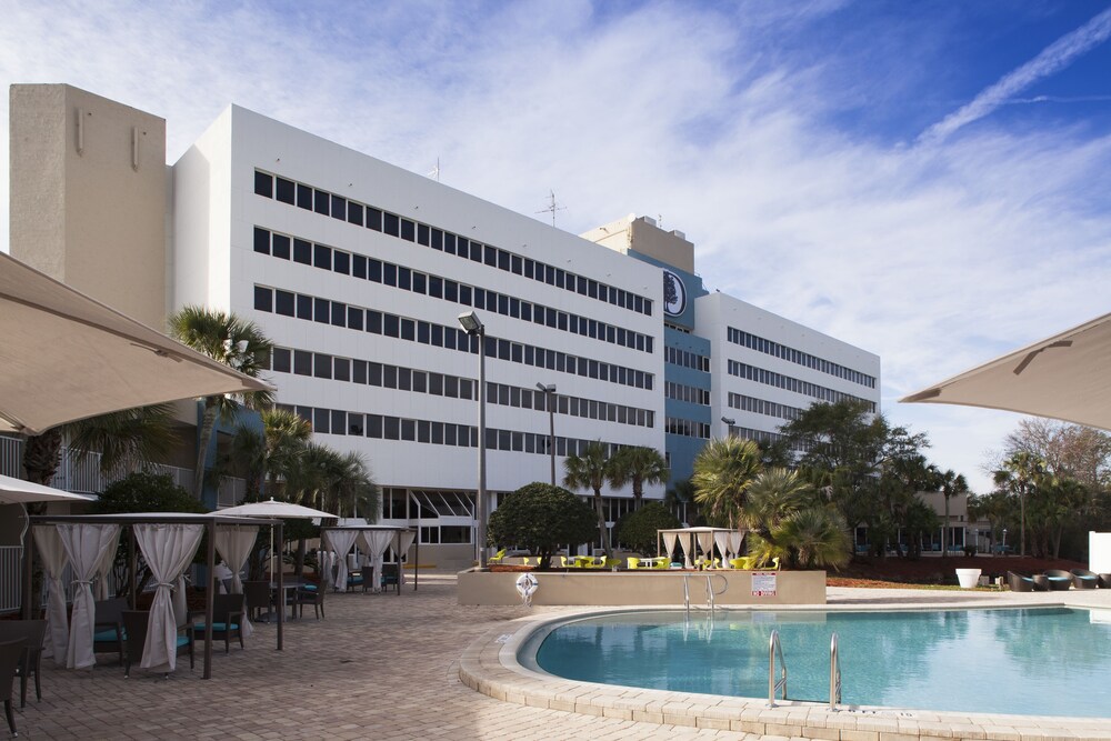 Pool, DoubleTree by Hilton Hotel Jacksonville Airport