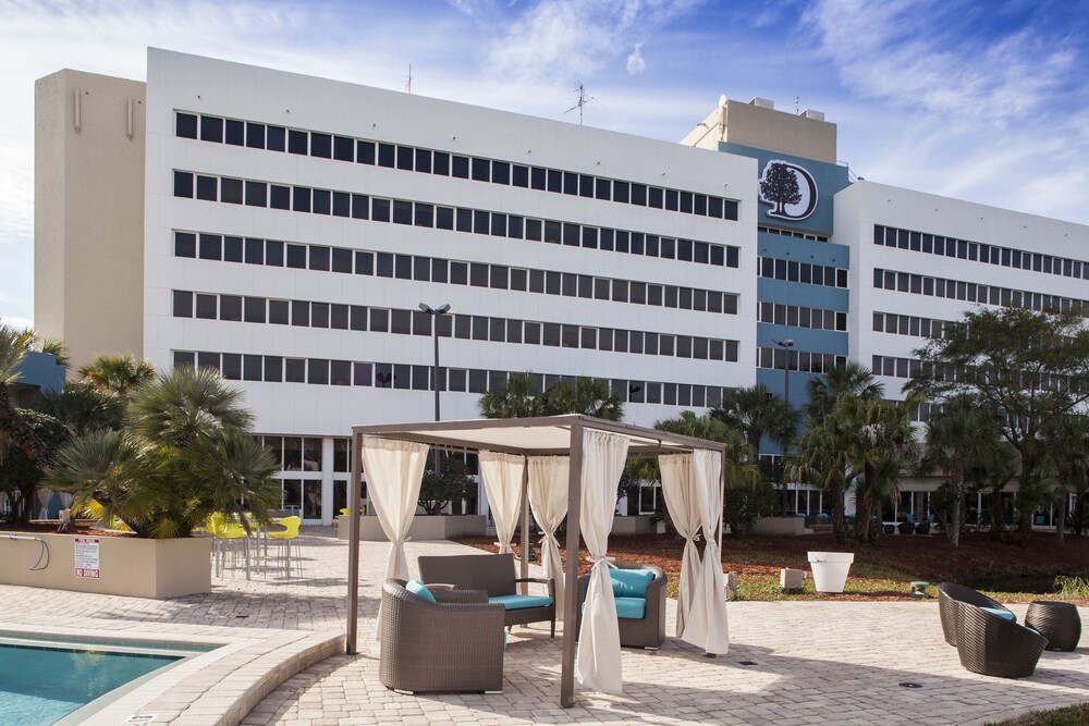 Pool, DoubleTree by Hilton Hotel Jacksonville Airport