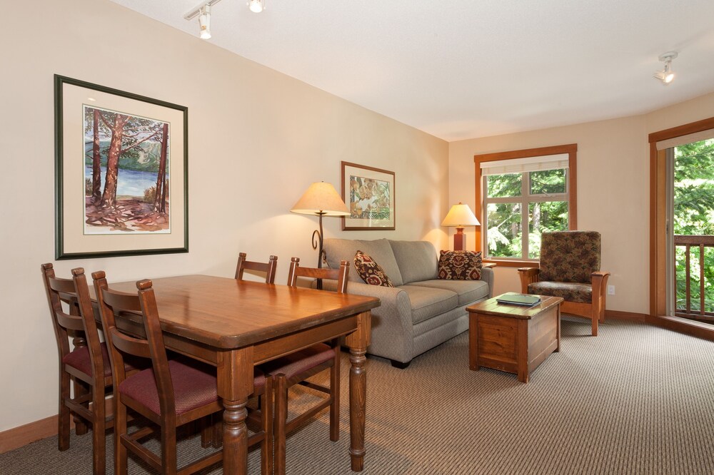 Standard Room, 1 Bedroom - In-Room Dining