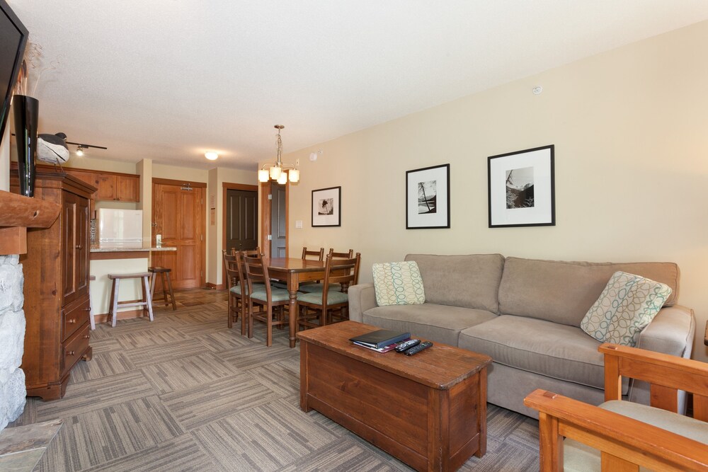 Standard Room, 2 Bedrooms - Living Area