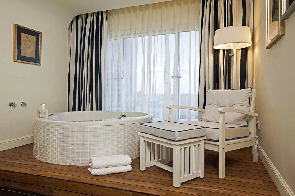 Jetted Tub