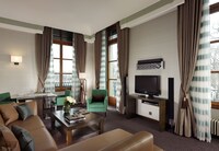 Deluxe Suite, Corner