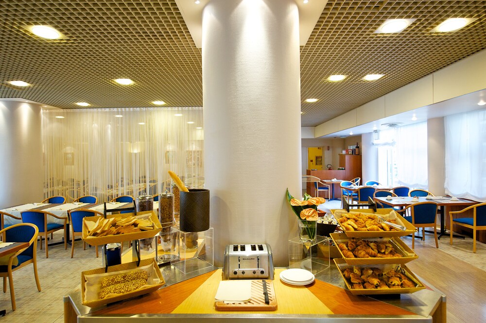 Food Court