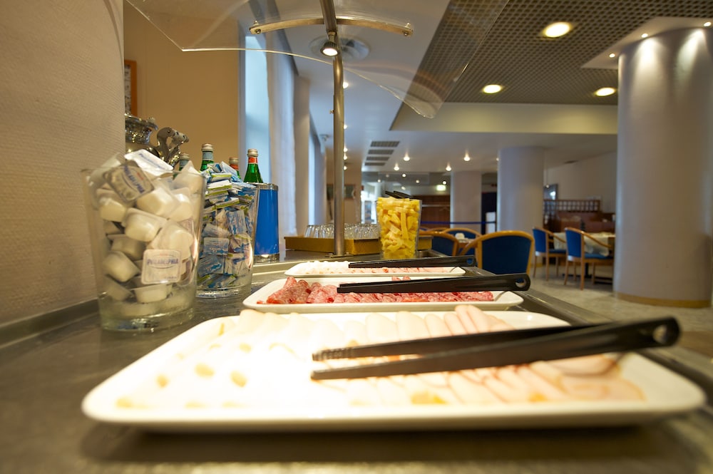Food Court