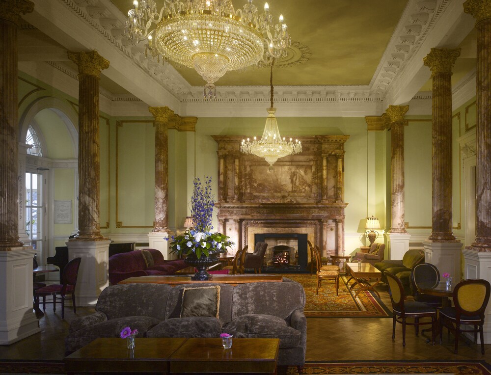 Hotel Lounge