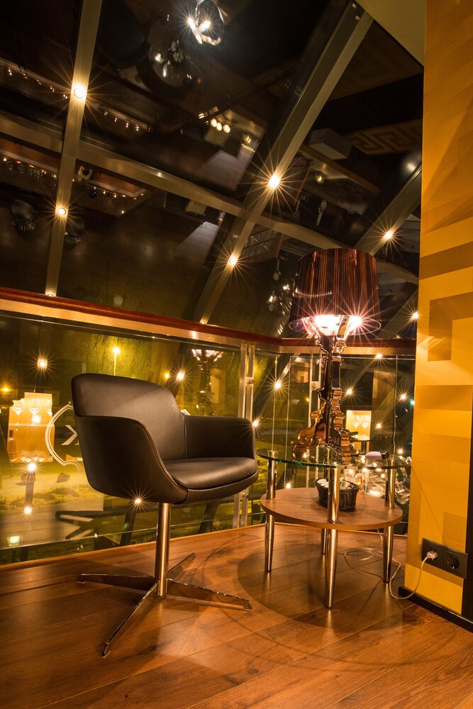 Hotel Lounge