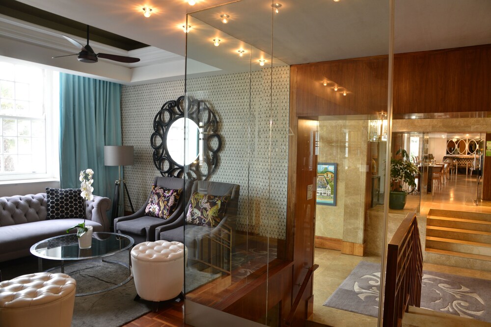 Hotel Lounge