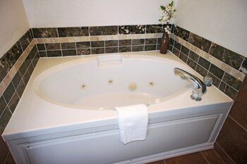 Deep Soaking Bathtub