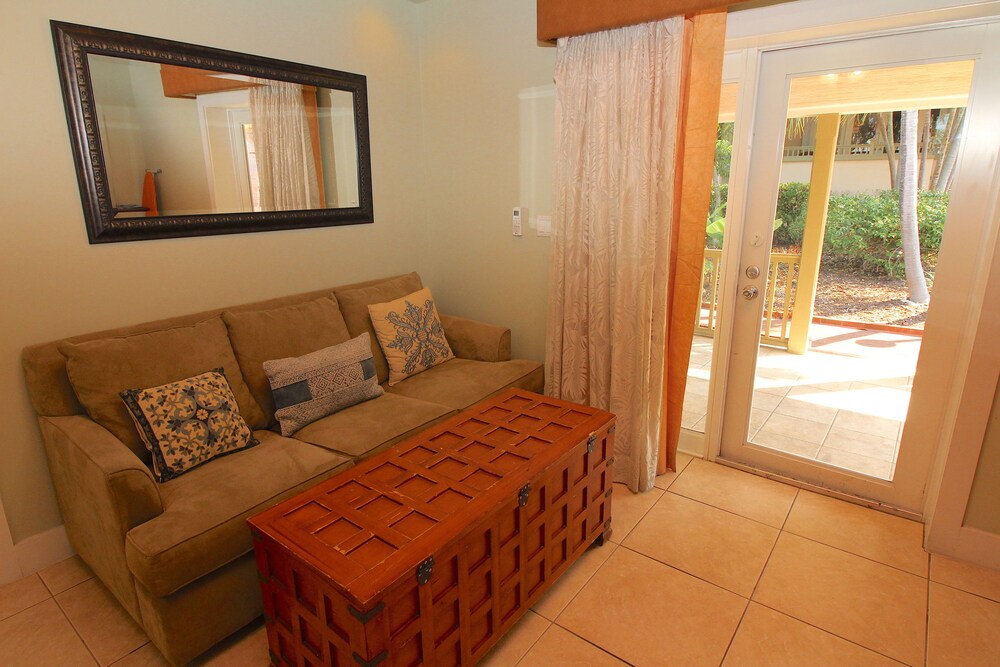Premium Condo, 1 Bedroom - Living Room