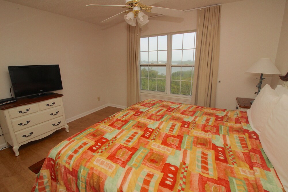 Premium Condo, 2 Bedrooms - Guestroom