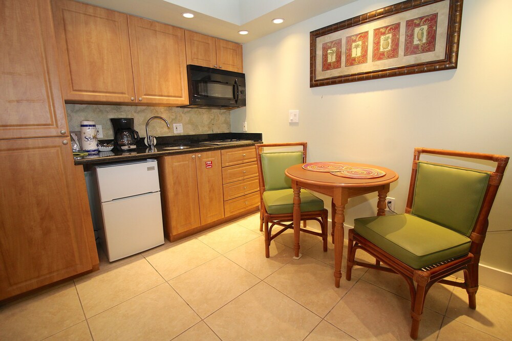 Premium Studio Condo - In-Room Kitchenette