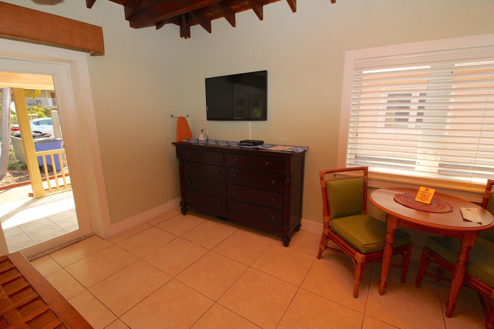 Premium Condo, 1 Bedroom - Living Room