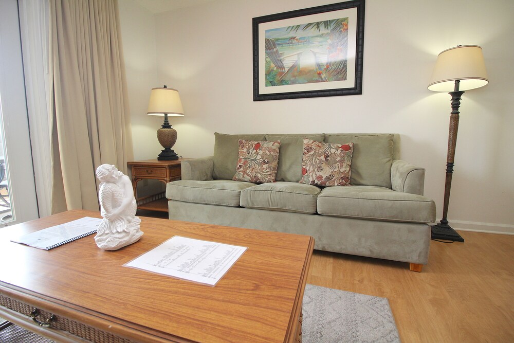 Premium Condo, 2 Bedrooms - Living Room