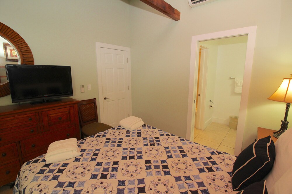 Premium Condo, 1 Bedroom - Guestroom