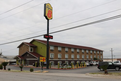 Super 8 by Wyndham San Antonio/I-35 North