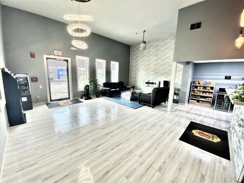 Super 8 by Wyndham Lenexa Overland Park/Mall Area