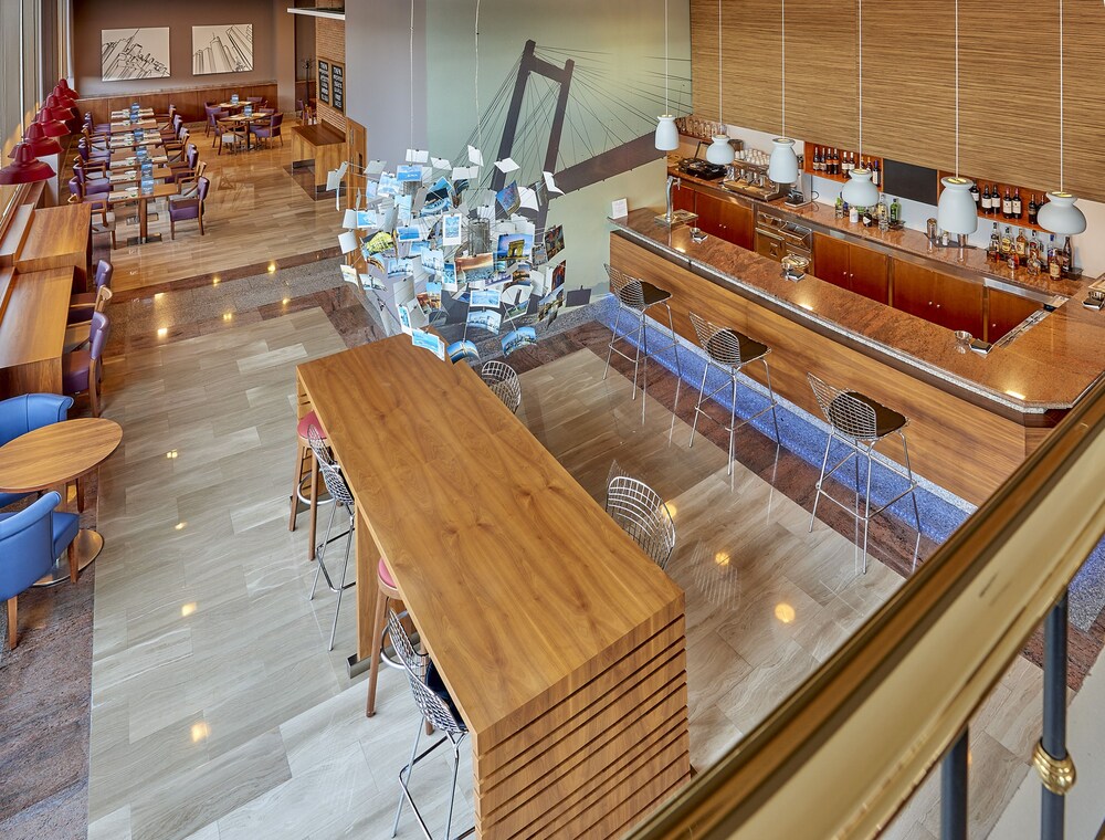 Hotel Bar
