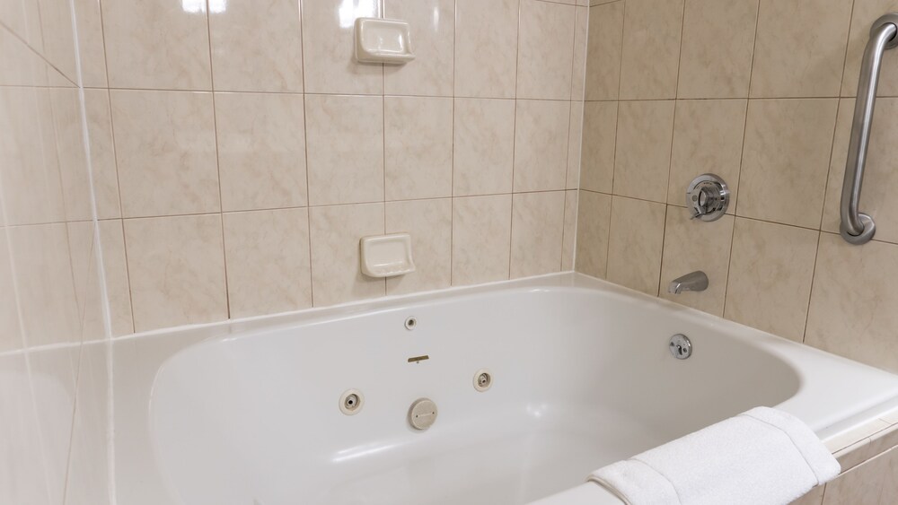 Deep Soaking Bathtub