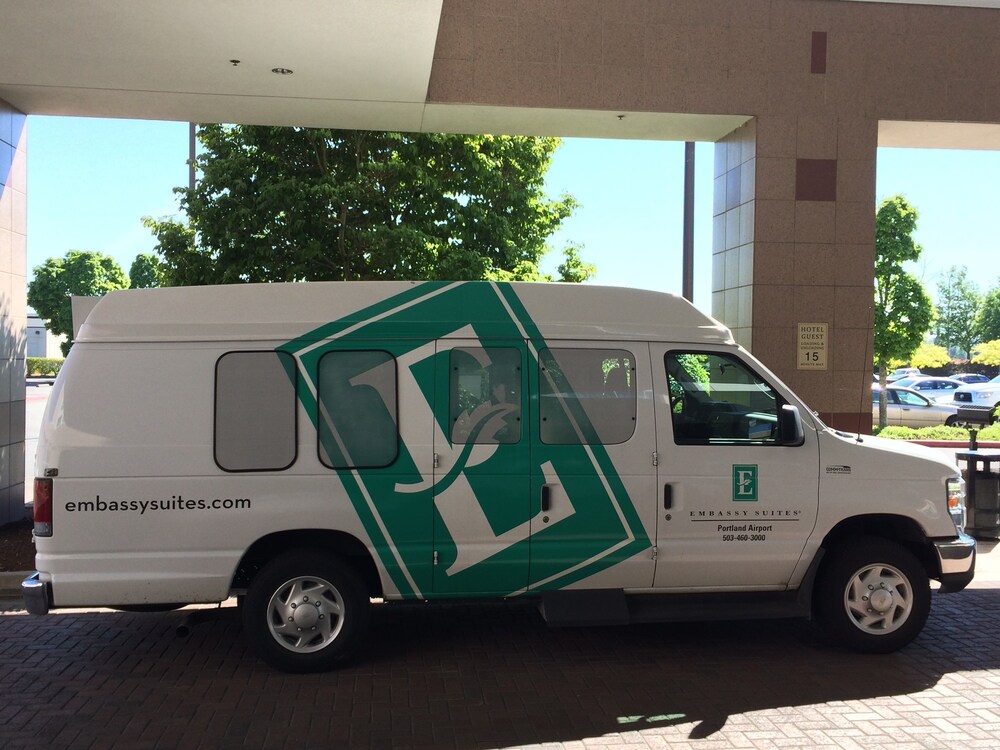 Property amenity, Embassy Suites Portland Airport