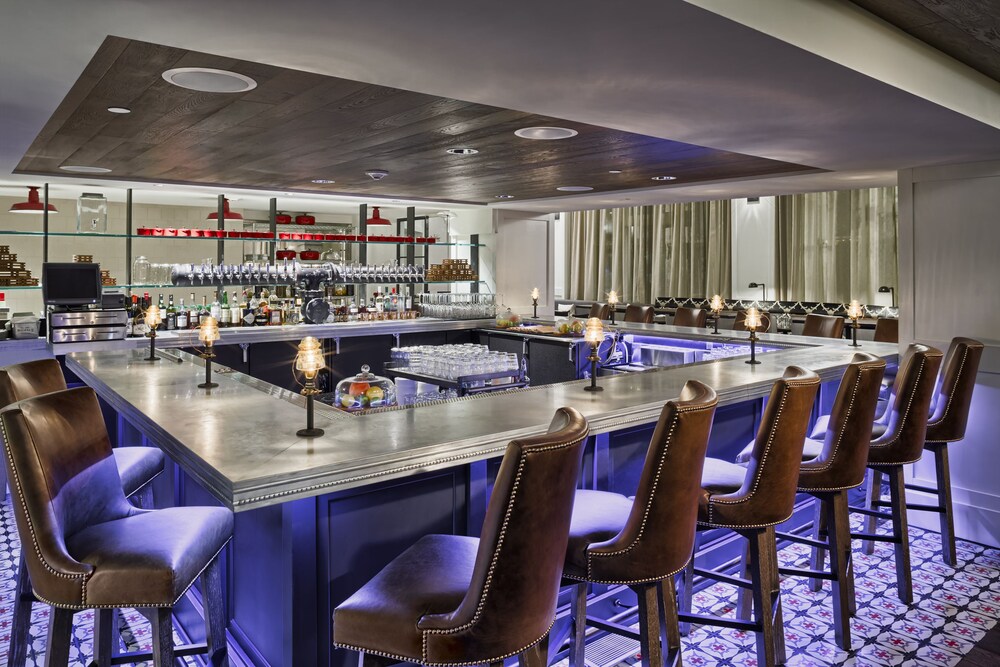 Hotel Bar