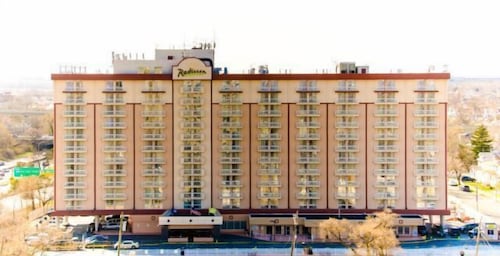 Hotellets fasade – kveld/natt